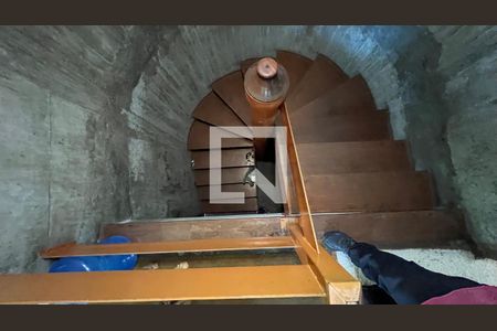 Casa para alugar com 350m², 3 quartos e 4 vagas Casa para alugar com 350m², 3 quartos e 4 vagasEscada