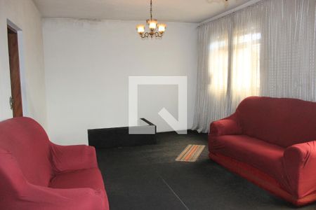Casa à venda com 200m², 4 quartos e 3 vagasSala superior de acesso aos quartos/suíte