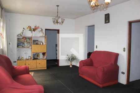 Casa à venda com 200m², 4 quartos e 3 vagasSala superior de acesso aos quartos/suíte