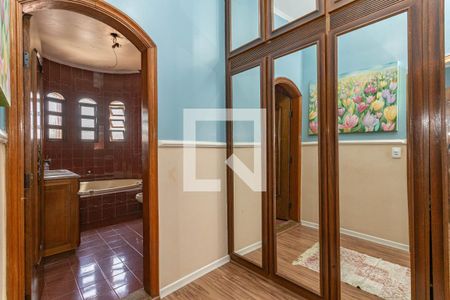 Casa à venda com 300m², 3 quartos e 5 vagas Casa à venda com 300m², 3 quartos e 5 vagasCloset