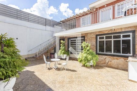 Casa à venda com 300m², 3 quartos e 5 vagas Casa à venda com 300m², 3 quartos e 5 vagasQuintal