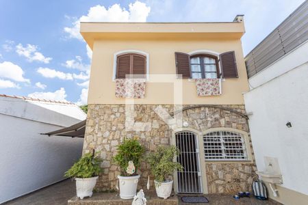 Casa à venda com 300m², 3 quartos e 5 vagas Casa à venda com 300m², 3 quartos e 5 vagasQuintal