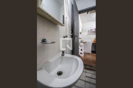 Casa à venda com 140m², 3 quartos e 2 vagasbanheiro na área de serviço_4