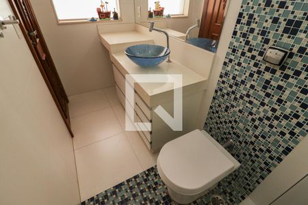 Casa à venda com 505m², 5 quartos e 6 vagasBanheiro da Suíte 2