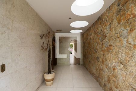 Casa à venda com 505m², 5 quartos e 6 vagasEntrada