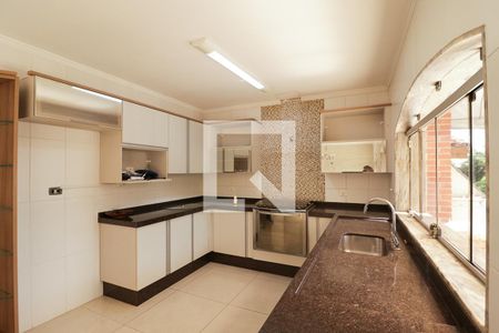 Casa à venda com 505m², 5 quartos e 6 vagasCozinha