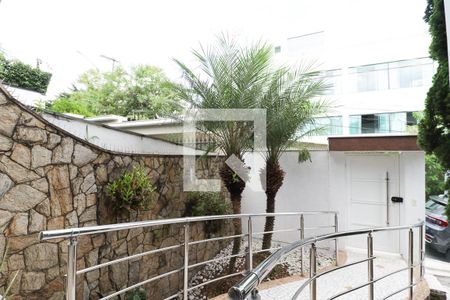 Casa à venda com 505m², 5 quartos e 6 vagasEntrada