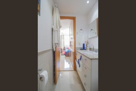 Apartamento à venda com 153m², 4 quartos e 3 vagas Apartamento à venda com 153m², 4 quartos e 3 vagasBanheiro da Suíte 1