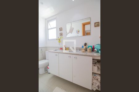 Apartamento à venda com 153m², 4 quartos e 3 vagas Apartamento à venda com 153m², 4 quartos e 3 vagasBanheiro Canadense