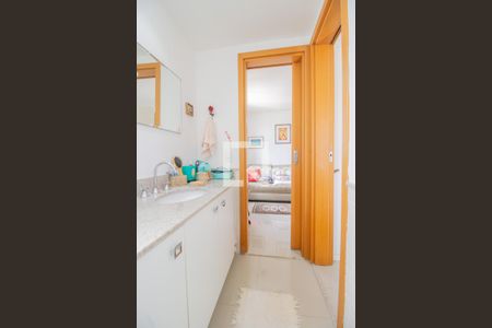 Apartamento à venda com 153m², 4 quartos e 3 vagas Apartamento à venda com 153m², 4 quartos e 3 vagasBanheiro Canadense