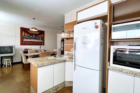 Casa à venda com 278m², 4 quartos e 7 vagasCozinha