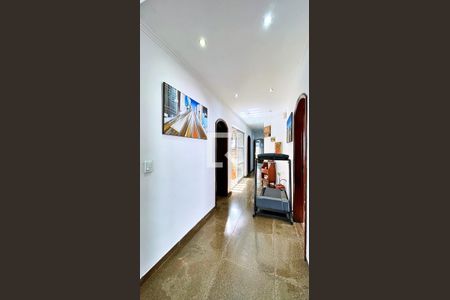 Casa à venda com 278m², 4 quartos e 7 vagasCorredor