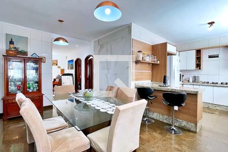 Casa à venda com 278m², 4 quartos e 7 vagasSala de Jantar