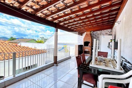Casa à venda com 278m², 4 quartos e 7 vagasChurrasqueira