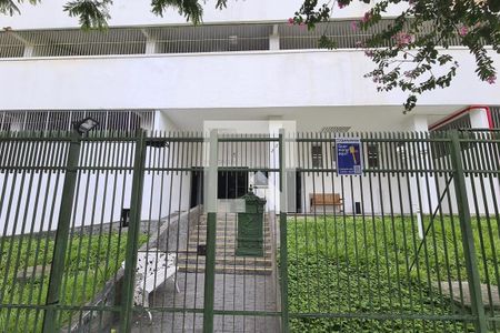 Apartamento à venda com 64m², 2 quartos e 1 vaga Apartamento à venda com 64m², 2 quartos e 1 vagaFachada do Condomínio com placa