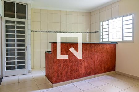 Casa à venda com 170m², 4 quartos e 6 vagas