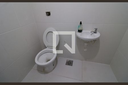 Casa à venda com 800m², 5 quartos e 4 vagasBanheiro 1 do Salão de festa 1