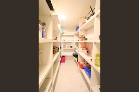 Casa à venda com 800m², 5 quartos e 4 vagasDespensa