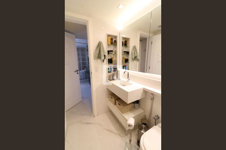 Casa à venda com 800m², 5 quartos e 4 vagasBanheiro 1 da Suíte 1