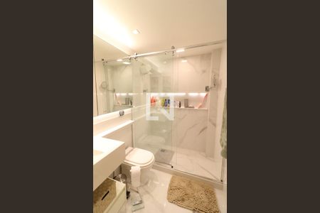 Casa à venda com 800m², 5 quartos e 4 vagasBanheiro 1 da Suíte 1