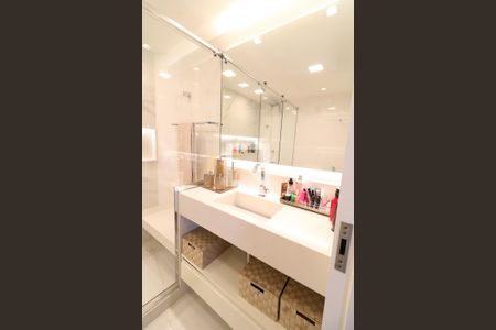 Casa à venda com 800m², 5 quartos e 4 vagasBanheiro 2 da Suíte 1