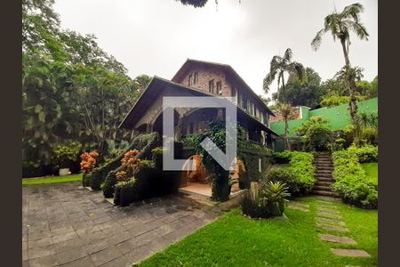 Casa de condomínio à venda com 419m², 3 quartos e 2 vagas Casa de condomínio à venda com 419m², 3 quartos e 2 vagasFachada