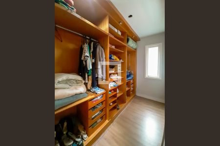 Casa de condomínio à venda com 419m², 3 quartos e 2 vagas Casa de condomínio à venda com 419m², 3 quartos e 2 vagasCloset Quarto 3