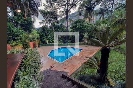 Casa de condomínio à venda com 419m², 3 quartos e 2 vagas Casa de condomínio à venda com 419m², 3 quartos e 2 vagasPiscina