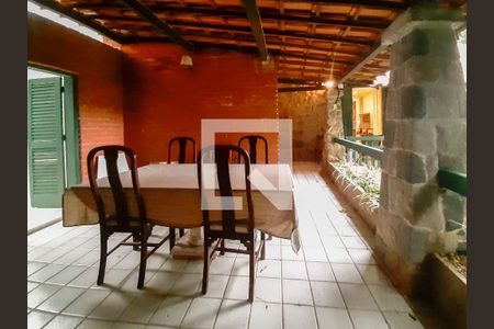 Casa de condomínio à venda com 419m², 3 quartos e 2 vagas Casa de condomínio à venda com 419m², 3 quartos e 2 vagasVaranda