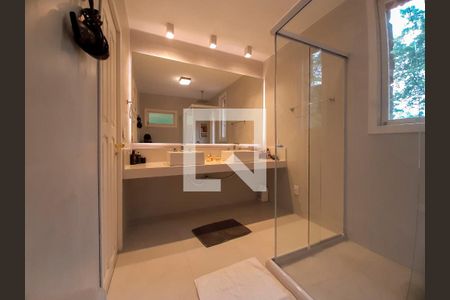 Casa de condomínio à venda com 419m², 3 quartos e 2 vagas Casa de condomínio à venda com 419m², 3 quartos e 2 vagasBanheiro Quarto 1 suíte