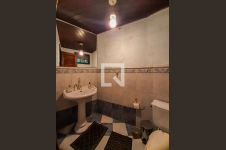 Casa de condomínio à venda com 419m², 3 quartos e 2 vagas Casa de condomínio à venda com 419m², 3 quartos e 2 vagasBanheiro da boate