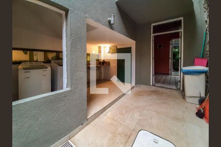 Casa de condomínio à venda com 419m², 3 quartos e 2 vagas Casa de condomínio à venda com 419m², 3 quartos e 2 vagasÁrea de Serviço