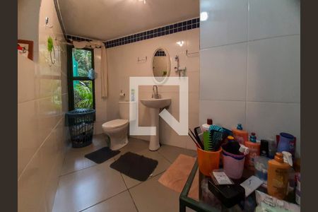 Casa de condomínio à venda com 419m², 3 quartos e 2 vagas Casa de condomínio à venda com 419m², 3 quartos e 2 vagasBanheiro de serviço