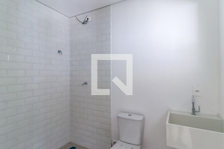 Casa de condomínio à venda com 935m², 4 quartos e 6 vagas Casa de condomínio à venda com 935m², 4 quartos e 6 vagasBanheiro da Academia