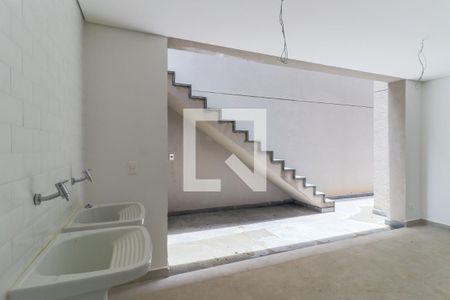 Casa de condomínio à venda com 935m², 4 quartos e 6 vagas Casa de condomínio à venda com 935m², 4 quartos e 6 vagasÁrea de Serviço