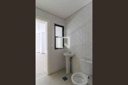 Casa de condomínio à venda com 935m², 4 quartos e 6 vagas Casa de condomínio à venda com 935m², 4 quartos e 6 vagasBanheiro de Serviço