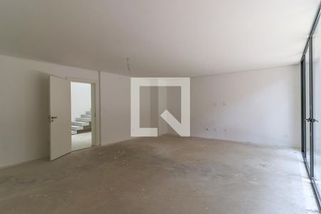 Casa de condomínio à venda com 935m², 4 quartos e 6 vagas Casa de condomínio à venda com 935m², 4 quartos e 6 vagasAcademia
