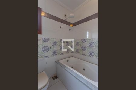 Casa à venda com 650m², 4 quartos e 5 vagasBanheiro da Suíte 1