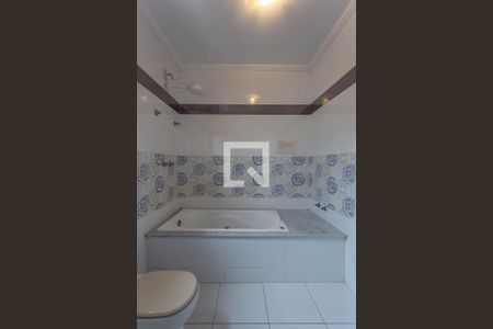 Casa à venda com 650m², 4 quartos e 5 vagasBanheiro da Suíte 1