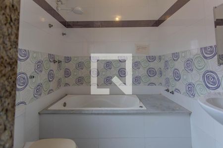 Casa à venda com 650m², 4 quartos e 5 vagasBanheiro da Suíte 1