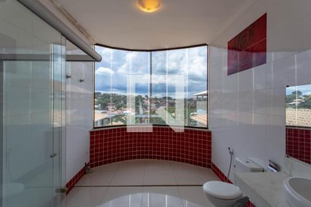 Casa à venda com 650m², 4 quartos e 5 vagasBanheiro da Suíte 2