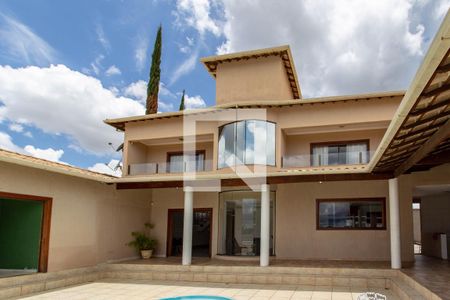 Casa à venda com 650m², 4 quartos e 5 vagasPiscina