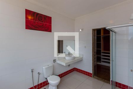 Casa à venda com 650m², 4 quartos e 5 vagasBanheiro da Suíte 2