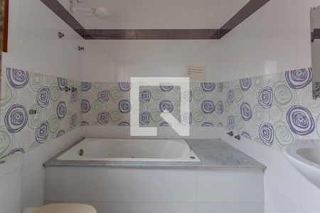 Casa à venda com 650m², 4 quartos e 5 vagasBanheiro da Suíte 1