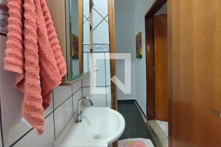 Casa à venda com 180m², 4 quartos e 2 vagasBanheiro