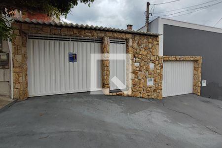 Casa à venda com 180m², 4 quartos e 2 vagasPLACA INSTALADA NA FACHADA
