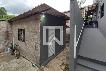 Casa à venda com 180m², 4 quartos e 2 vagasFundos
