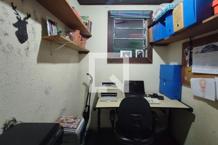 Casa à venda com 180m², 4 quartos e 2 vagasEscritório