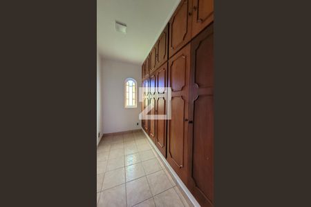 Casa à venda com 1411m², 10 quartos e 13 vagas Casa à venda com 1411m², 10 quartos e 13 vagasCloset