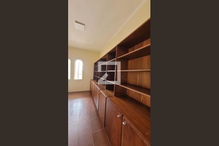 Casa à venda com 1411m², 10 quartos e 13 vagas Casa à venda com 1411m², 10 quartos e 13 vagasQuarto 4 / Chapelaria